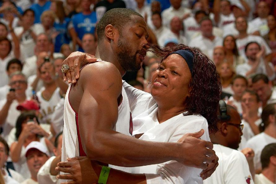 随即由边后 随即由边后